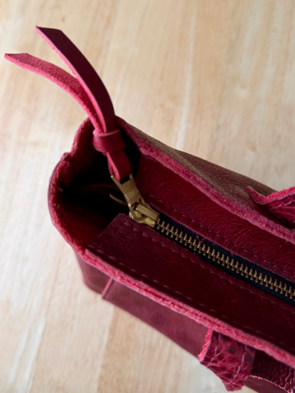 PLG Sangria Medium Zip Vrossbody Tote - Picture 3 of 4